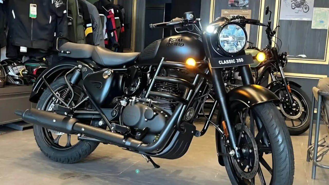 Royal Enfield Classic 350 – 349cc Engine, 37kmpl Mileage & Smart Features at Just ₹92,000!